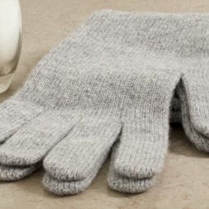 NWT Arch4 100% Cashmere Light Gray Gloves